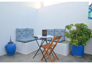 A seating area at Tsakonas Plakes Studios
