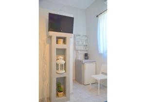 A bathroom at Tsakonas Plakes Studios