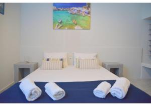 A bed or beds in a room at Tsakonas Plakes Studios