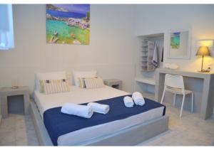 A bed or beds in a room at Tsakonas Plakes Studios