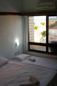 เตียงในห้องที่ Tabajara Flats Praia de Iracema