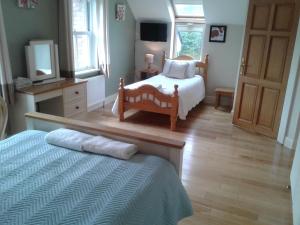 A bed or beds in a room at Devenish Lodge B&B