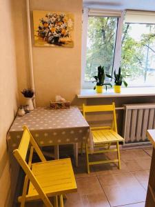 Photo de la galerie de l'établissement Sunflower Apartment near Kiev airport & railway station & center city!!!, à Kiev