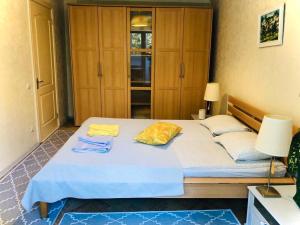 Posteľ alebo postele v izbe v ubytovaní Sunflower Apartment near Kiev airport & railway station & center city!