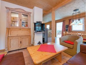 Zdjęcie z galerii obiektu Spacious Chalet in Annaberg-Lungötz with Sauna w mieście Annaberg im Lammertal