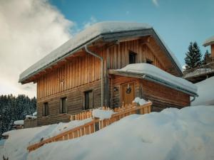 Spacious Chalet in Annaberg-Lungötz with Sauna kapag winter