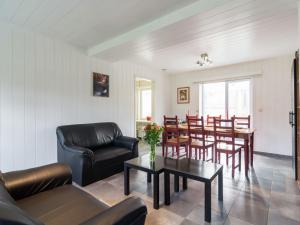 Posezení v ubytování Holiday Home in Vencimont with Valley View + 32 fotografií