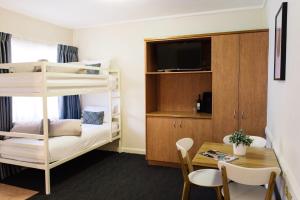 a small room with a bunk bed and a table at Barclay On View in Bendigo