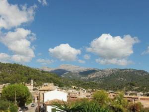 A general mountain view or a mountain view taken from the holiday home