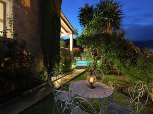 A garden outside Rustic House in Mancor with Pool