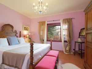 A bed or beds in a room at Rustic House in Mancor with Pool