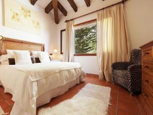 A bed or beds in a room at Rustic House in Mancor with Pool