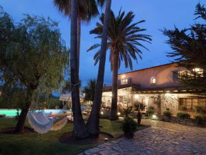 The swimming pool at or close to Rustic House in Mancor with Pool