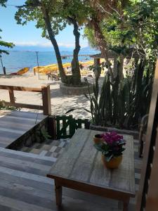 Restaurace v ubytování Villa do Portinho - Casas em frente à Praia