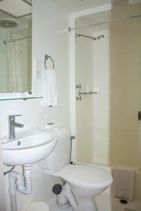 a bathroom with a sink and a toilet and a shower at Second Valley Cottages and Lodge in Second Valley