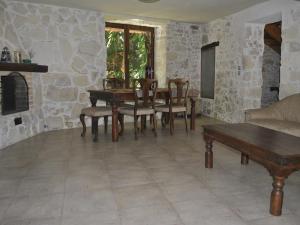 Fotografia z galérie ubytovania Villa in Giannoudi with Pool and Beach Nearby v destinácii Giannoudi