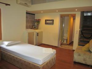 Posteľ alebo postele v izbe v ubytovaní Villa in Giannoudi with Pool and Beach Nearby