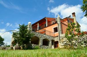 an image of a large house with a stone wall at B&B Morena in Labin