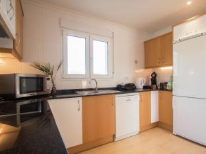 Kuchnia lub aneks kuchenny w obiekcie Holiday Home Alcalalí with Pool and Valley View