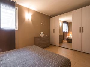 Postel nebo postele na pokoji v ubytování Apartment in Marone by Lake Iseo