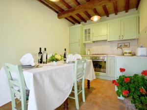 Dapur atau dapur kecil di Belvilla by OYO Villa Fiordaliso