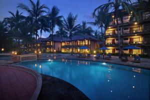 Piscina di Jayakarta Hotel Lombok o nelle vicinanze