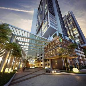 Un gran edificio con un coche aparcado delante. en Colour-Theme Designed, Private Studio Home, Cybersquare 27B Cyberjaya, Flexihome-MY, en Cyberjaya