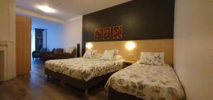 a hotel room with two beds in a room at Hotel Bor Scheveningen in Scheveningen