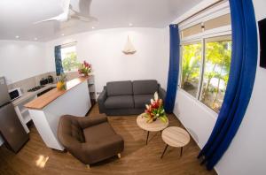 Kuchyň nebo kuchyňský kout v ubytování Le Neliza Beach Lodge Raiatea