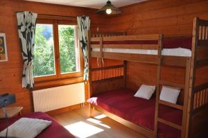 a bedroom with two bunk beds in a cabin at Mila 4 in Champéry