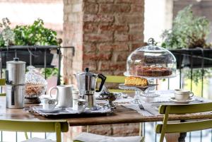 a table with a cake and a glass dish on it at Casa Baricalino in Novello