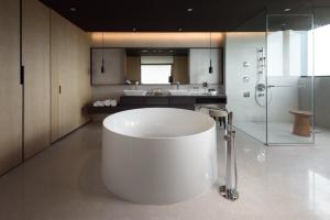 Phòng tắm tại Crowne Plaza Tainan, an IHG Hotel