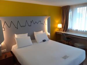 Letto o letti in una camera di Kyriad Carcassonne - Aéroport