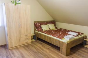 Postel nebo postele na pokoji v ubytování Bérdi-Bene Vendégház