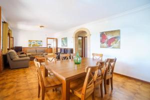 Ein Sitzbereich in der Unterkunft Villa Luis Vives By SunVillas Mallorca