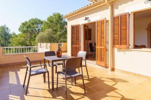 Ein Balkon oder eine Terrasse in der Unterkunft Villa Luis Vives By SunVillas Mallorca