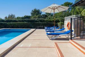 Der Swimmingpool an oder in der Nähe von Villa Luis Vives By SunVillas Mallorca