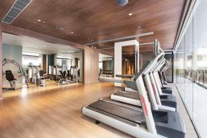 The fitness center and/or fitness facilities at Pentahotel Hong Kong, Kowloon