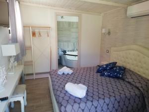 a bedroom with a bed with two towels on it at Sea Garden Rooms in Termoli +99 photos