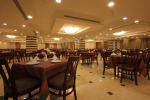 Restaurace v ubytování Abraj Al Tayseer Tuwa Hotel