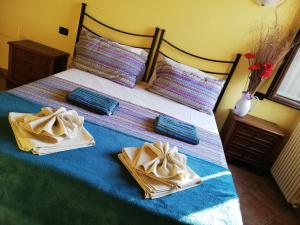 A bed or beds in a room at Casa di Campagna B&B La Corte Ferrara