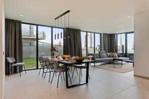 a dining room and living room with a table and chairs at Eb in De Panne