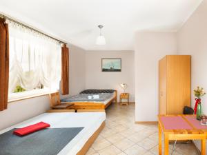 Un pat sau paturi într-o cameră la Gościniec u Sary