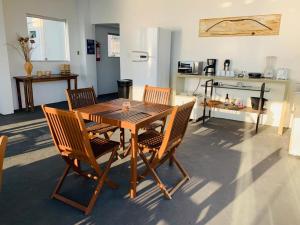 a wooden table and chairs in a kitchen at Manhatã Hostel in Salvador