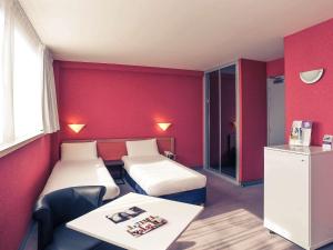 Postel nebo postele na pokoji v ubytování Mercure Saint Lô Centre