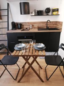 Кухня или мини-кухня в Charmant studio de 20m2 en hypercentre de Toulouse
