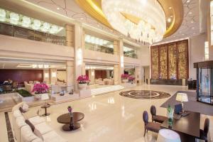 The lobby or reception area at Holiday Inn Foshan Nanhai Central, an IHG Hotel
