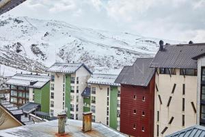 En generel udsigt til bjerge eller udsigt til bjerge taget fra lejligheden