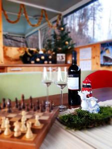 a chess board with wine glasses and a bottle of wine at Hausboot MS Donautal in Neuhaus