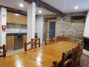 Kuchyň nebo kuchyňský kout v ubytování Sambuc'asa - Serra da Estrela